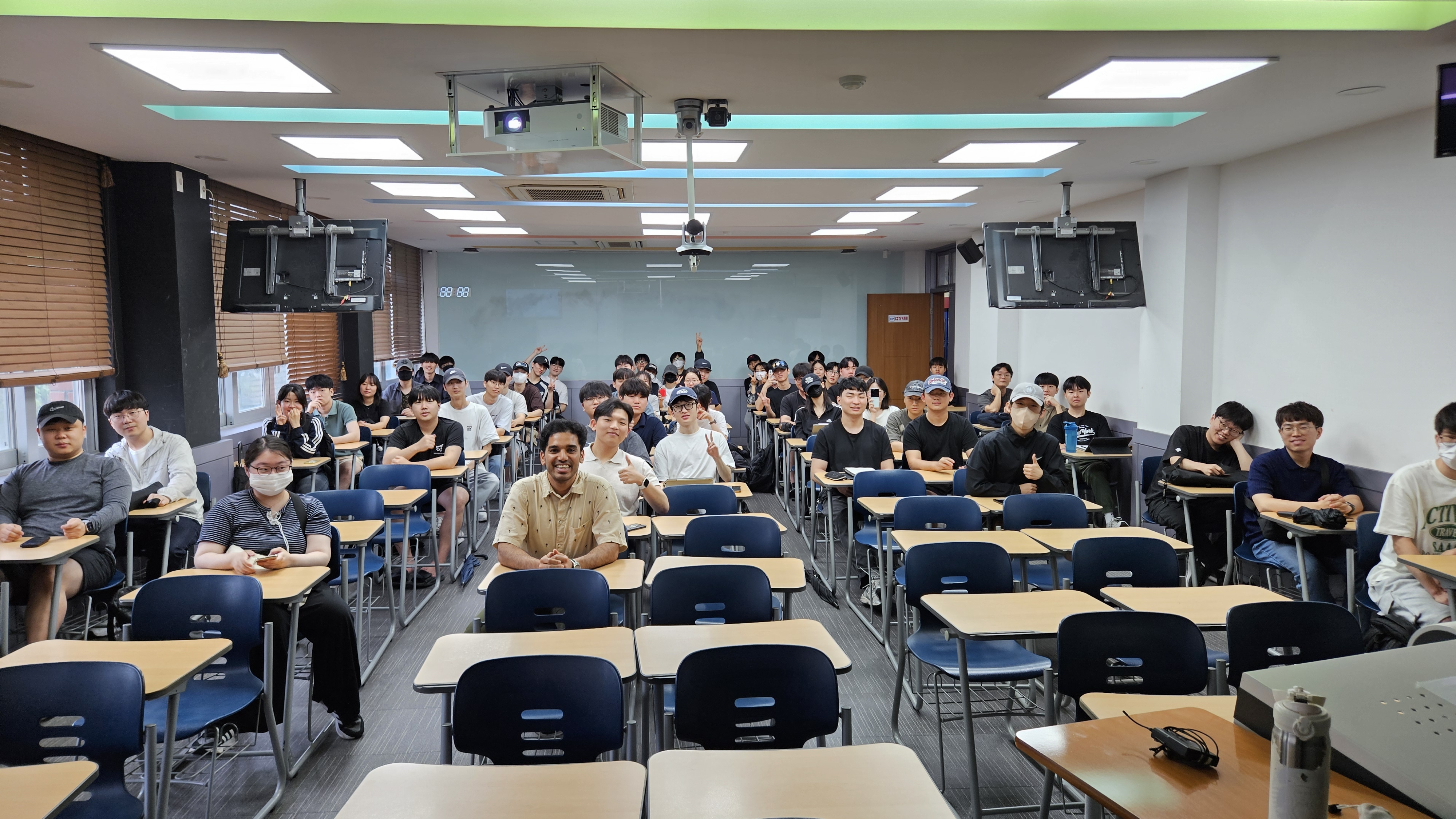 Group photo from the Logic Circuits course